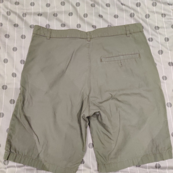 H&M Divided Shorts Green - Picture 2 of 3